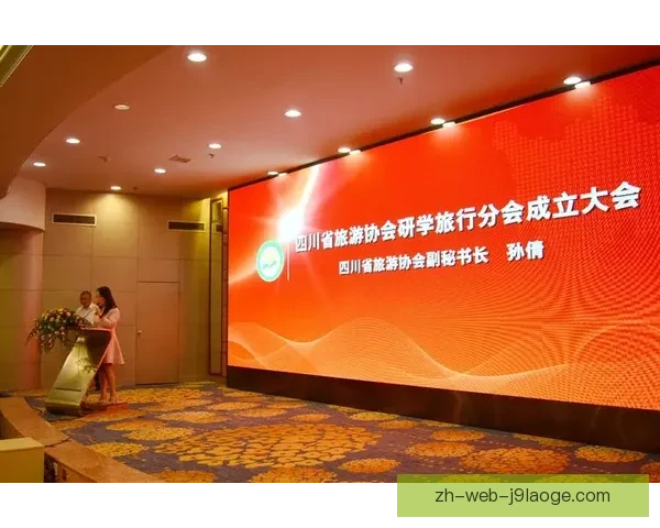 巴萨门将什琴斯尼正式恢复合练回归在即球迷期待新赛季稳定表现 巴萨门将什琴斯尼正式恢复合练回归在即球迷期待新赛季稳定表现